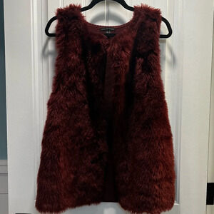 Signature Studio Wine Faux Fur‎ Vest. Size Small.